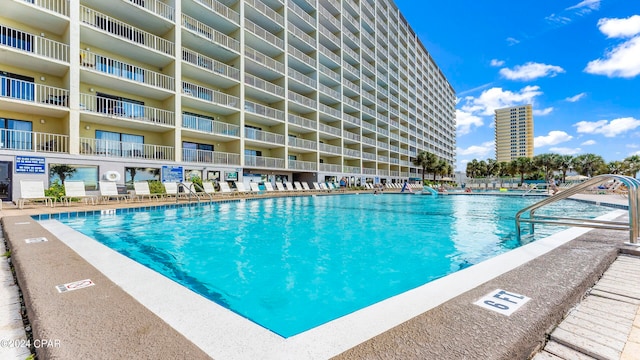 view of swimming pool