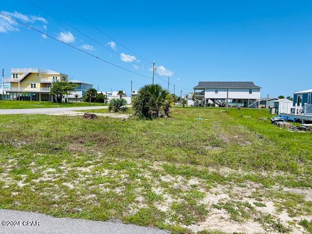 Listing photo 3 for 119 4th St, Mexico Beach FL 32456