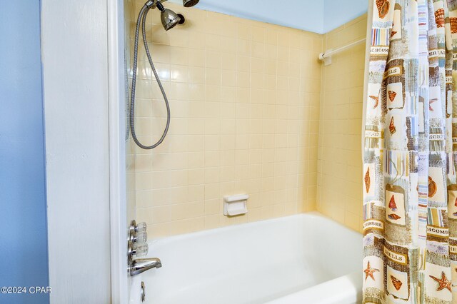 bathroom featuring shower / tub combo