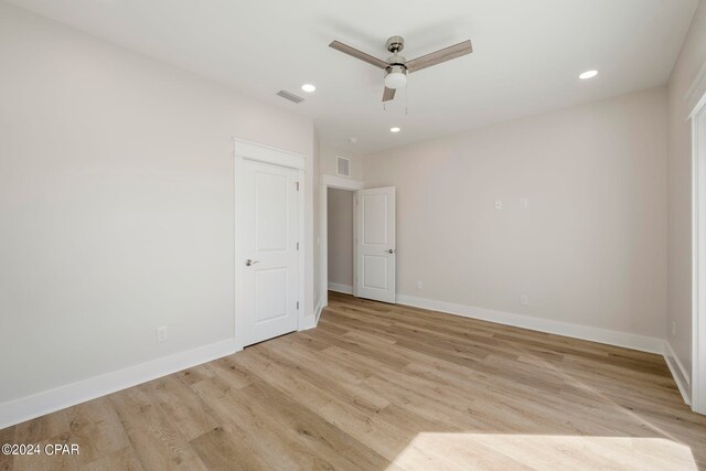 unfurnished room with light hardwood / wood-style floors and ceiling fan