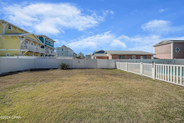 view of yard featuring a fenced in pool