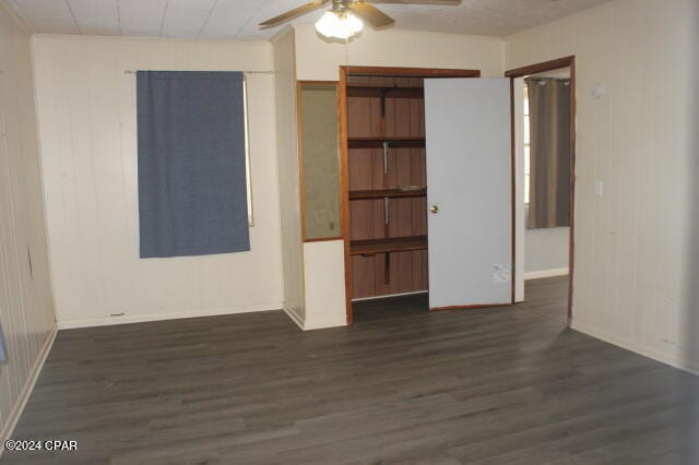 spare room with dark hardwood / wood-style floors and ceiling fan