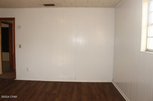 spare room featuring dark wood-type flooring