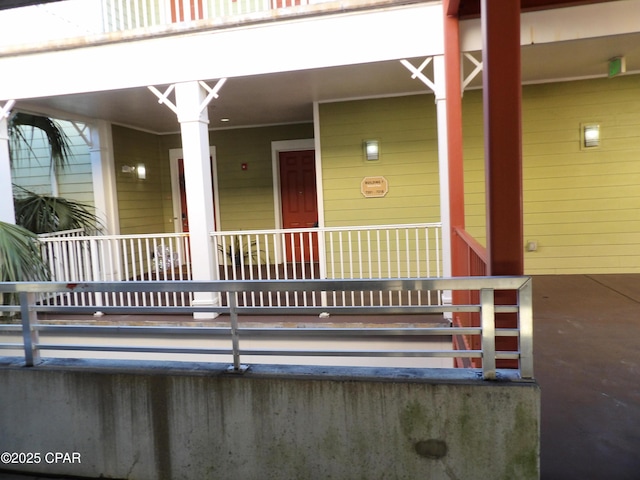 property entrance with covered porch