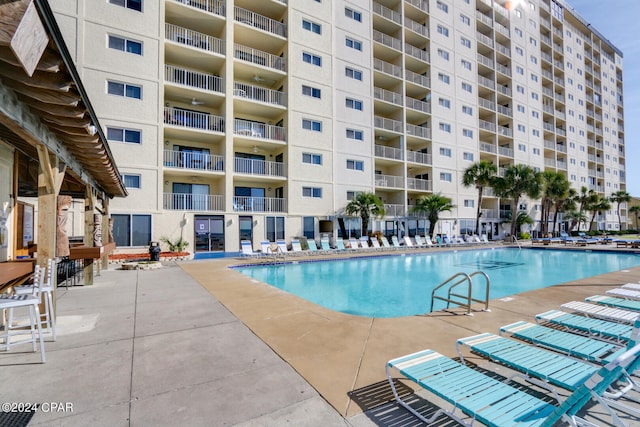 view of swimming pool