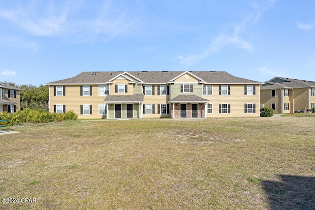 view of front facade featuring a front yard