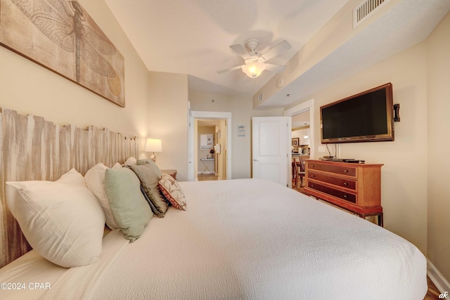 bedroom with ceiling fan