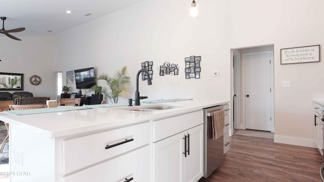 kitchen with dark hardwood / wood-style floors, ceiling fan, a kitchen island with sink, sink, and white cabinets