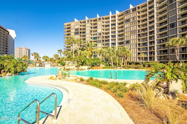 view of swimming pool