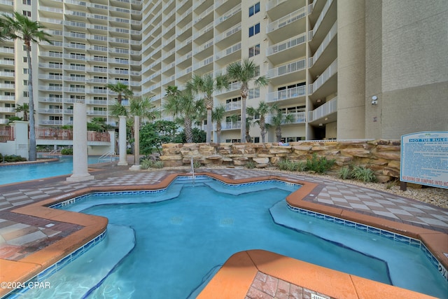 view of swimming pool