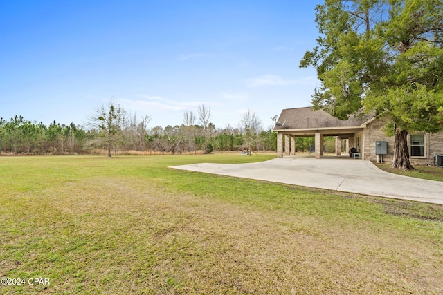 view of yard with a carport