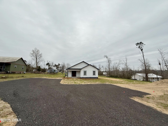 view of front of house with a front yard and driveway