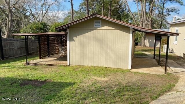 view of shed / structure featuring a lawn