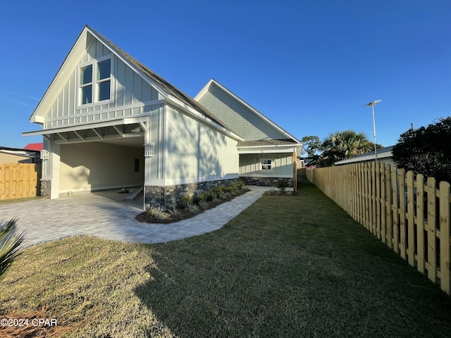 view of side of property featuring a yard