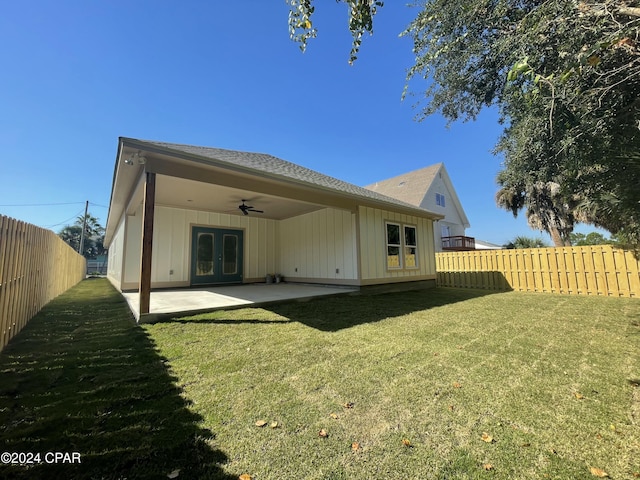 rear view of property featuring a patio, ceiling fan, and a lawn