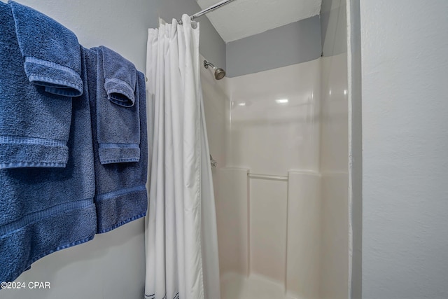 bathroom featuring a shower with curtain