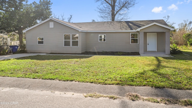 single story home featuring a front yard