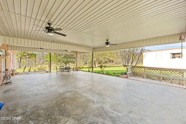 view of terrace featuring ceiling fan