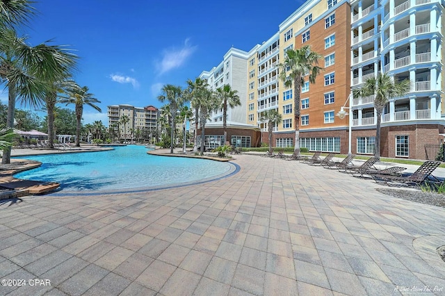 view of swimming pool