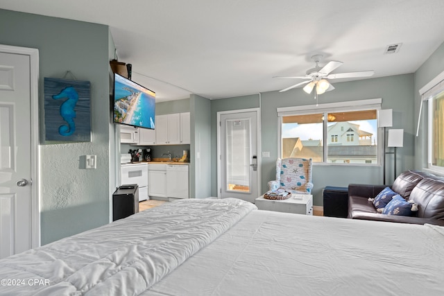 bedroom with ceiling fan