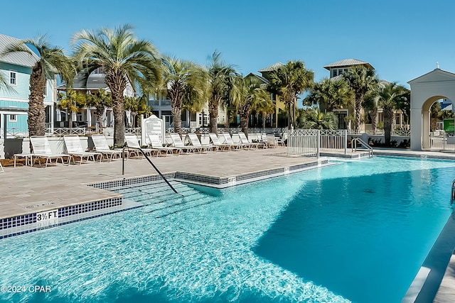 view of swimming pool