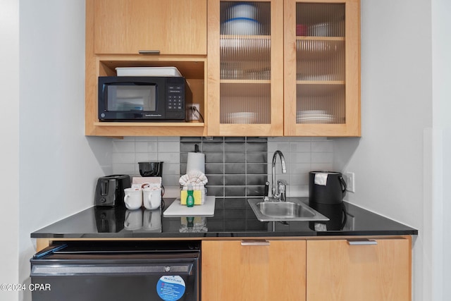 bar with backsplash and sink