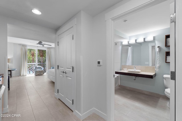 full bathroom featuring sink, toilet, and shower / bath combo