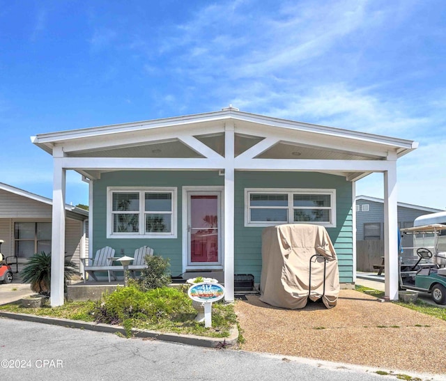 view of front facade with covered porch and a carport