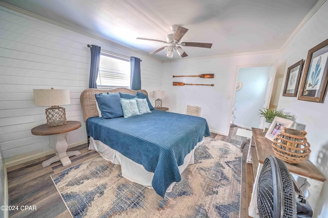 bedroom featuring ceiling fan, dark wood-type flooring, and crown molding