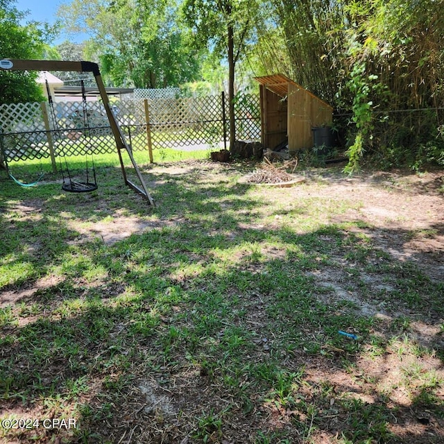 view of yard with a storage shed