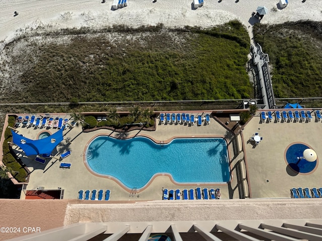 view of swimming pool