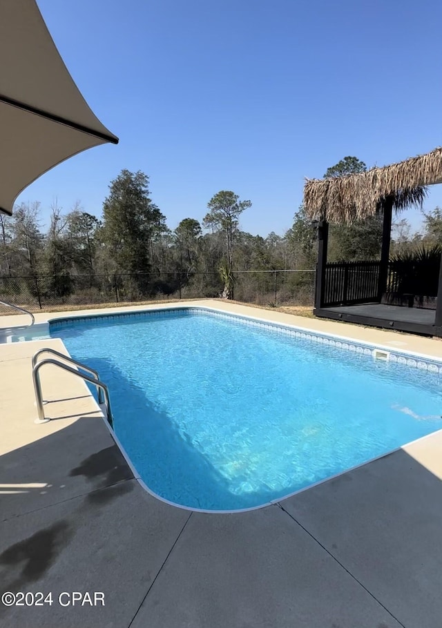 view of swimming pool