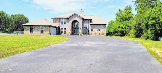 view of front of home featuring a front lawn