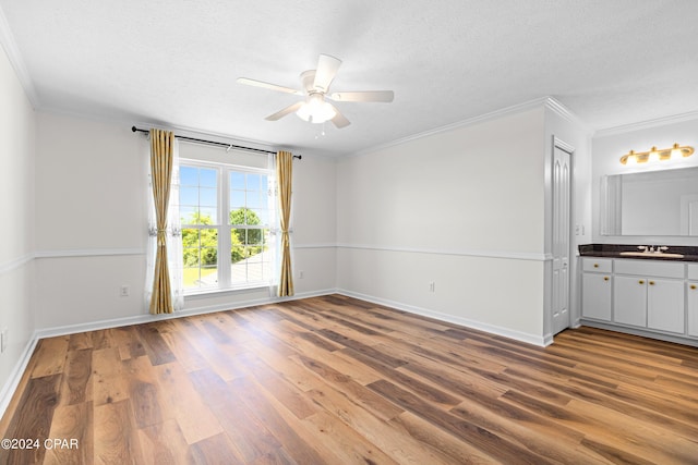 interior space featuring sink, crown molding, and wood-type flooring