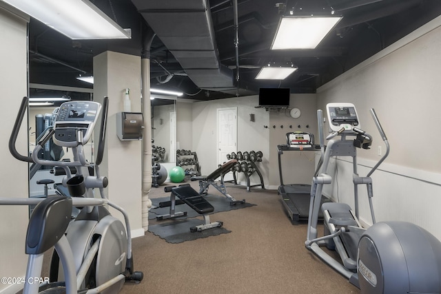 gym with carpet flooring