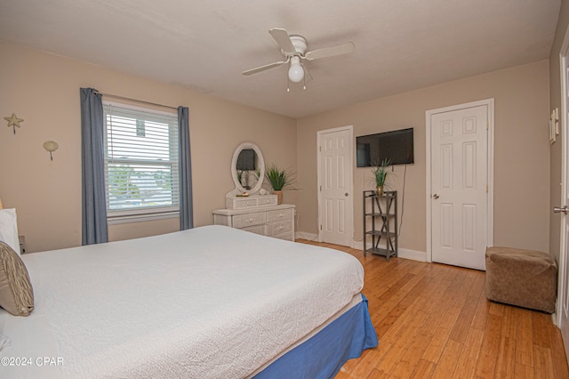 bedroom featuring light hardwood / wood-style floors and ceiling fan