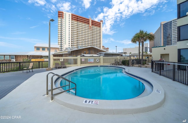 view of swimming pool