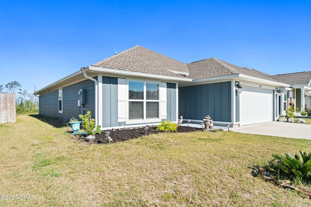 ranch-style home featuring a front lawn and a garage