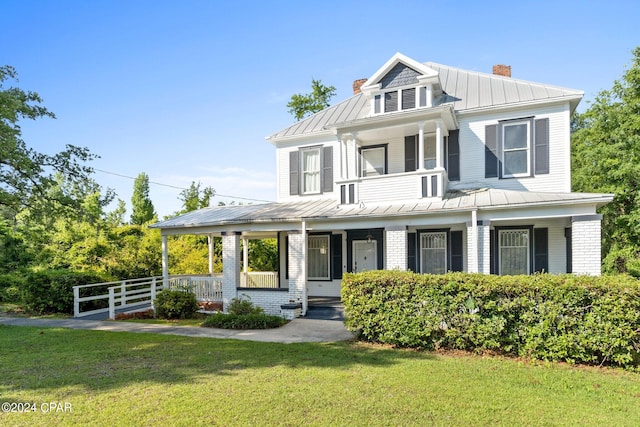 view of front of house with a porch and a front yard