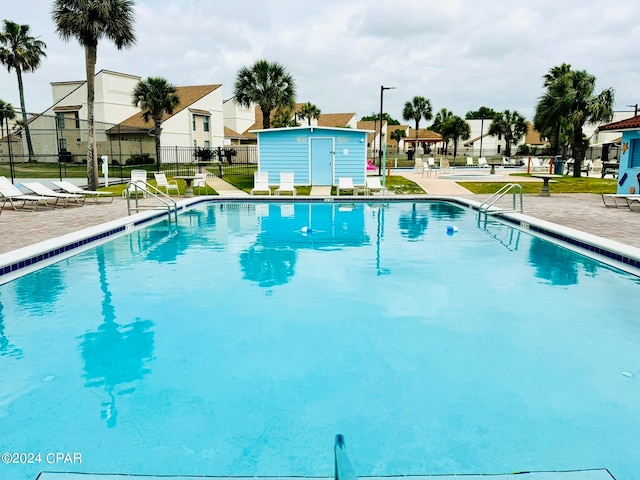 view of swimming pool