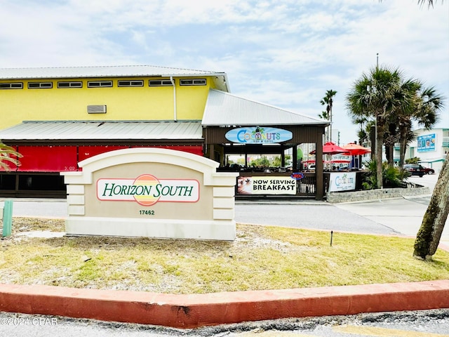 view of community / neighborhood sign