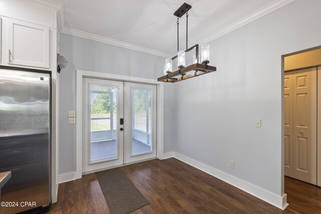 entryway featuring ornamental molding, dark hardwood / wood-style floors, a chandelier, and french doors