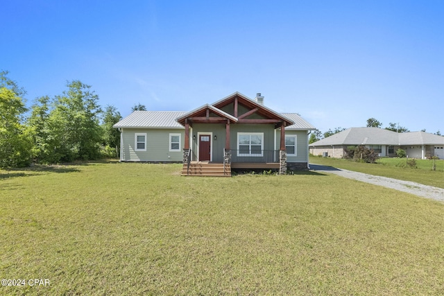 view of front of house featuring a front yard