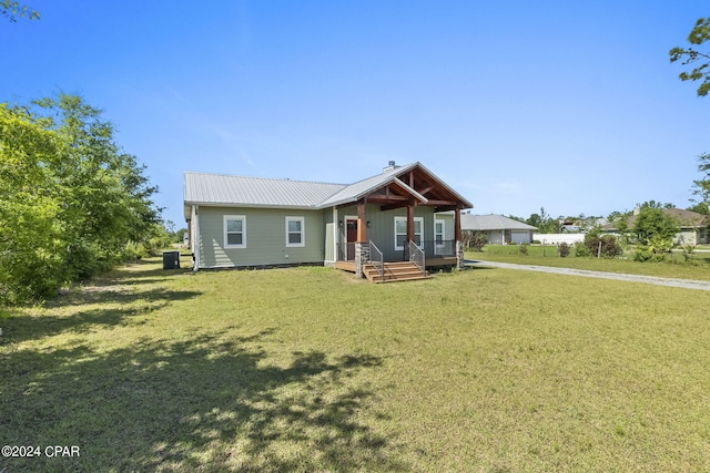 view of front of house featuring a front yard and a porch