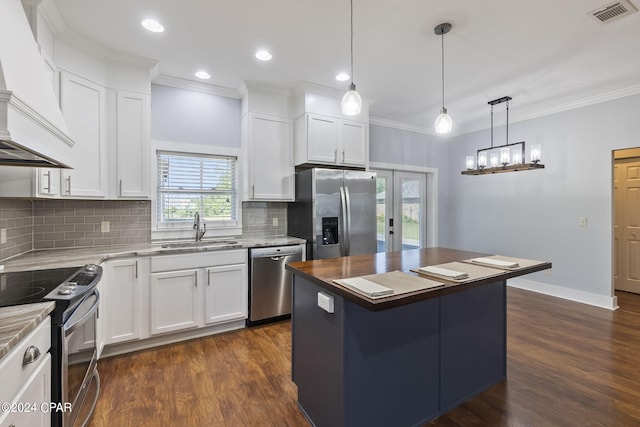 kitchen featuring sink, white cabinetry, stainless steel appliances, a center island, and custom exhaust hood