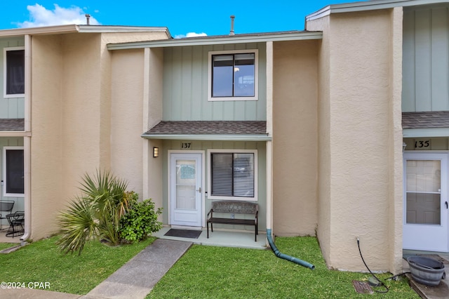 view of property featuring a front yard