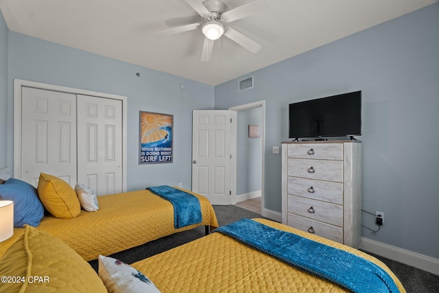 bedroom with a ceiling fan, a closet, visible vents, and baseboards