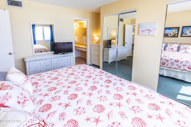 carpeted bedroom featuring a closet and connected bathroom