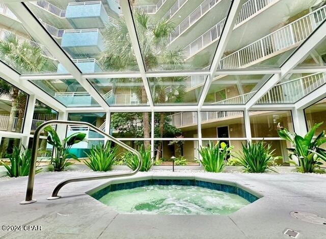 view of pool featuring an in ground hot tub