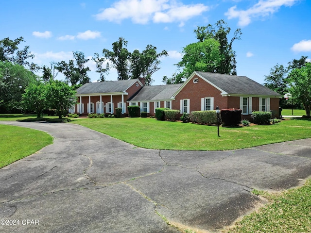 ranch-style house with a front yard